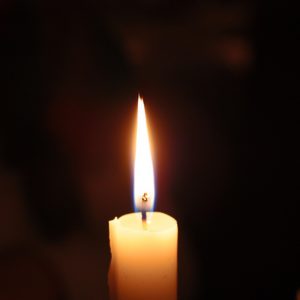 single candle-2062861_1920